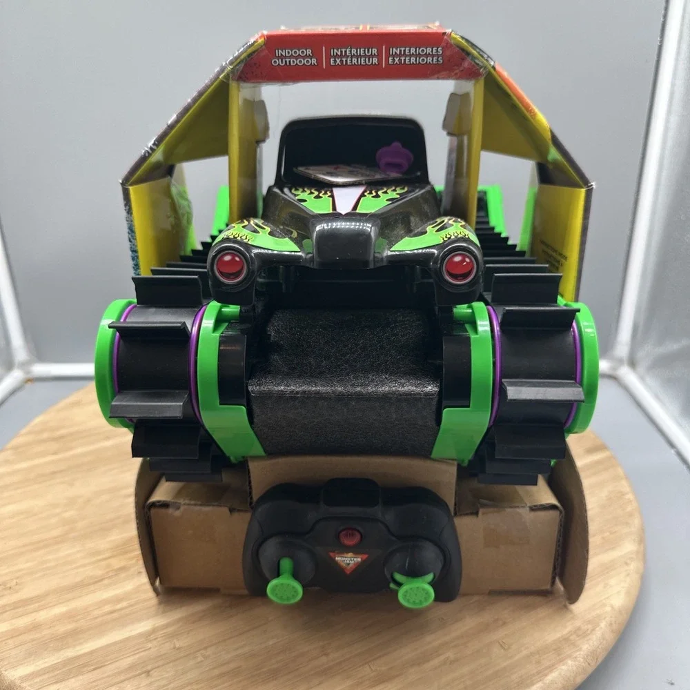 Monster Jam, Official Grave Digger Trax All-Terrain Remote -Control Vehicle -NEW